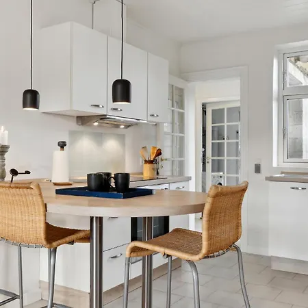 3 Bedroom Amazing In L *