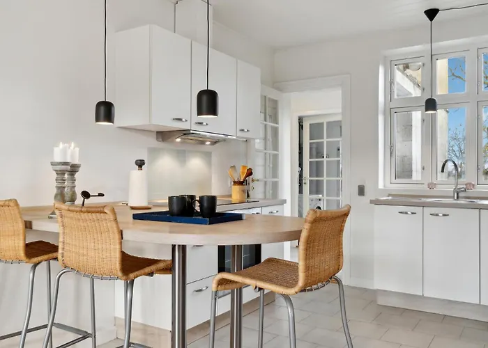 3 Bedroom Amazing In L *